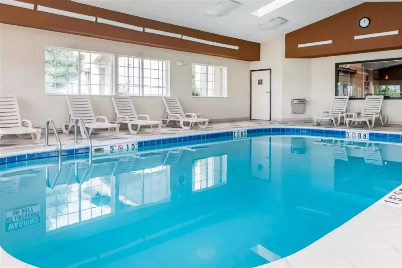Comfort Suites Columbus Otel