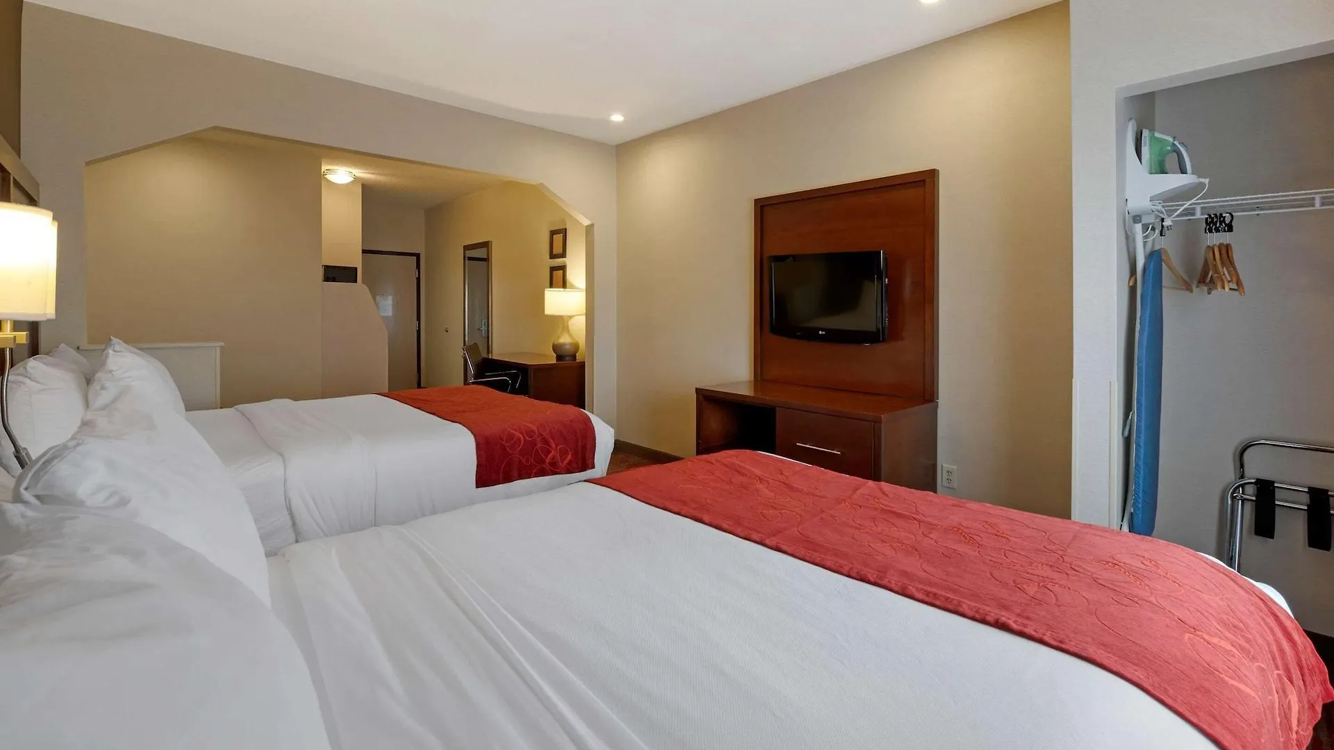 Comfort Suites Columbus Hotel