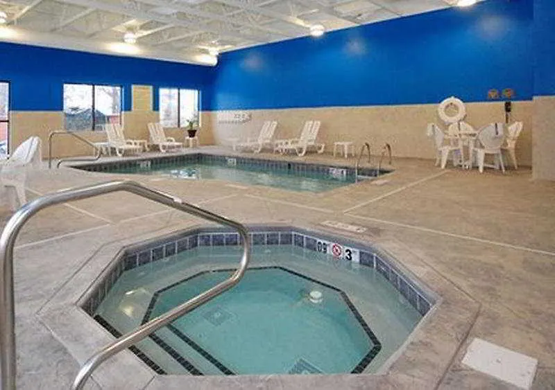 Comfort Suites Columbus 3*,